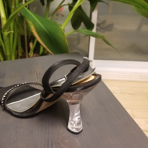 Black heels size 9 - Picture 3 of 6